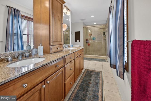 3 MEADOWRUE DR, Mount Laurel, NJ 08054
