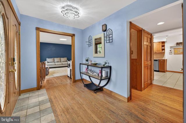 3 MEADOWRUE DR, Mount Laurel, NJ 08054