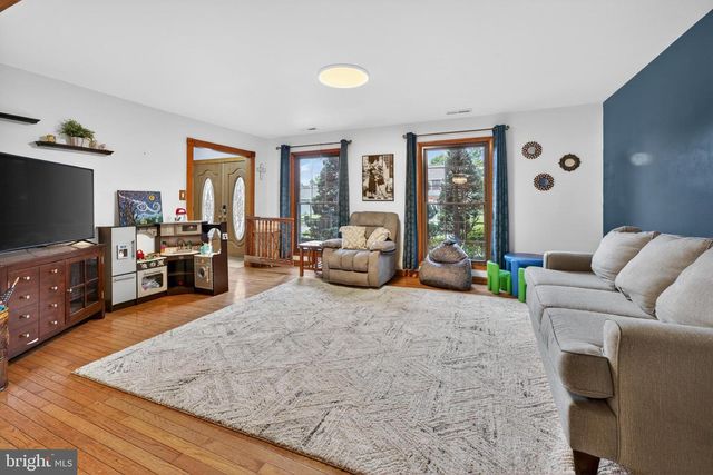 3 MEADOWRUE DR, Mount Laurel, NJ 08054