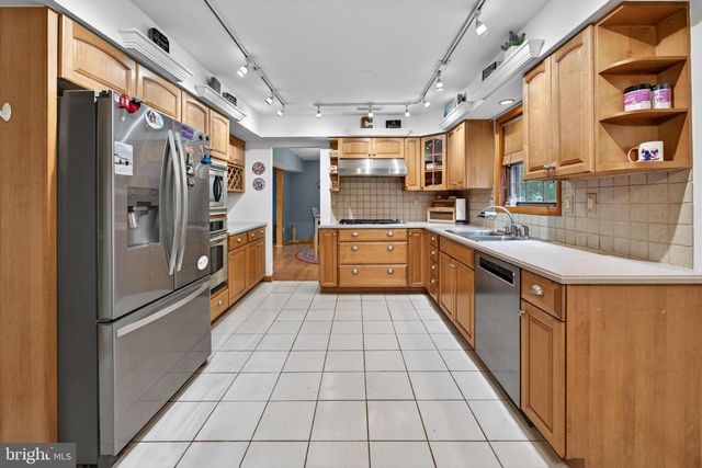 3 MEADOWRUE DR, Mount Laurel, NJ 08054