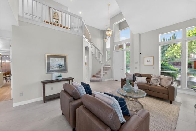 982 South Beach Dr, Sacramento, CA 95831