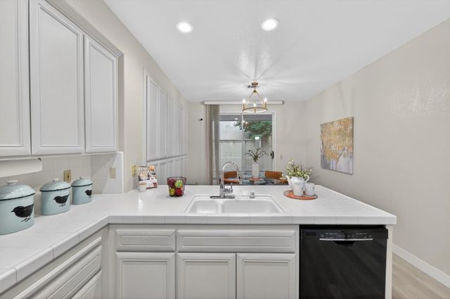 982 South Beach Dr, Sacramento, CA 95831