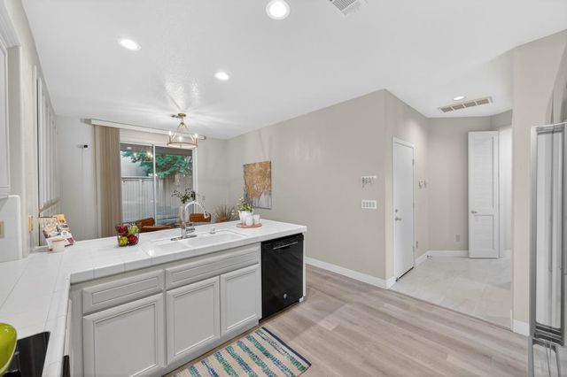 982 South Beach Dr, Sacramento, CA 95831