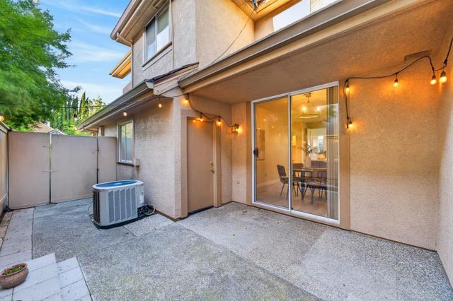 982 South Beach Dr, Sacramento, CA 95831