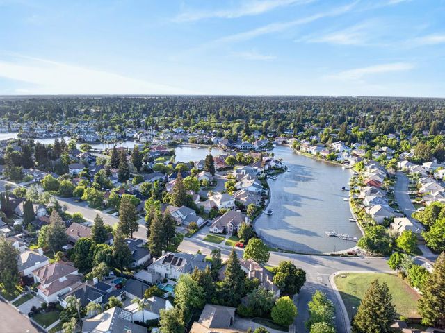 982 South Beach Dr, Sacramento, CA 95831
