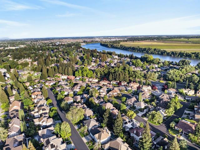 982 South Beach Dr, Sacramento, CA 95831