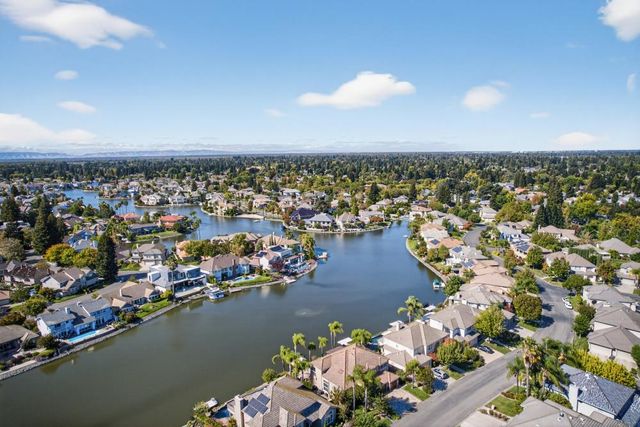 982 South Beach Dr, Sacramento, CA 95831