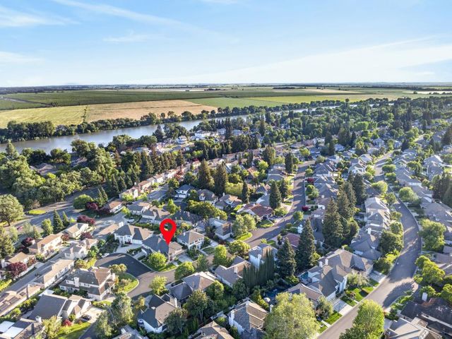 982 South Beach Dr, Sacramento, CA 95831
