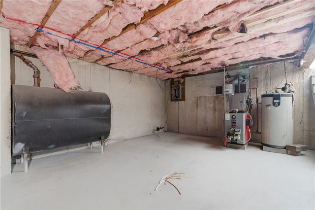 63 Indian Road, East Providence, RI 02915