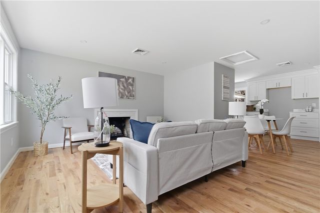 63 Indian Road, East Providence, RI 02915