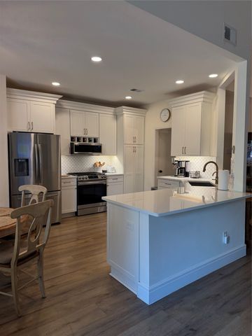 2013 Oakbluff Drive, Carrollton, TX 75007