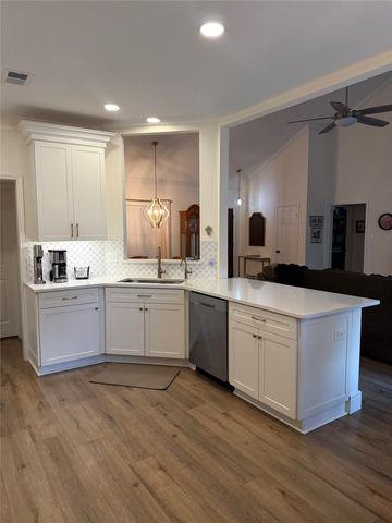 2013 Oakbluff Drive, Carrollton, TX 75007