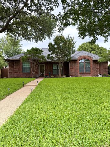 2013 Oakbluff Drive, Carrollton, TX 75007