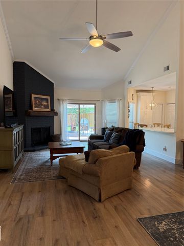 2013 Oakbluff Drive, Carrollton, TX 75007