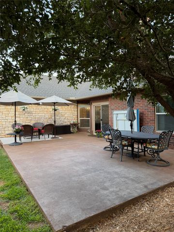 2013 Oakbluff Drive, Carrollton, TX 75007