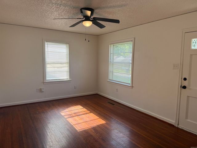 1915 W 18th Street, North Little Rock, AR 72114