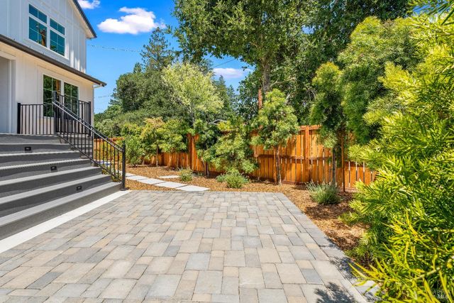 22 Cedar Ave, Kentfield, CA 94904