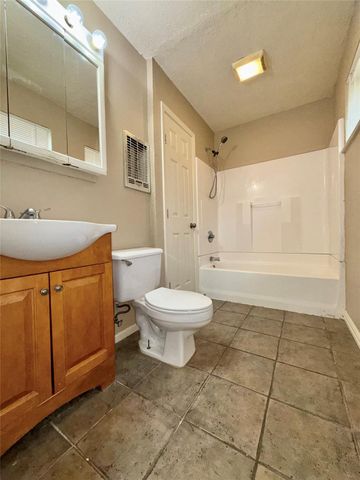 4520 Lamont, Vidor, TX 77662