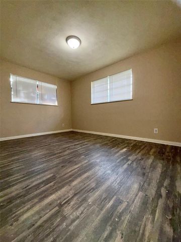 4520 Lamont, Vidor, TX 77662