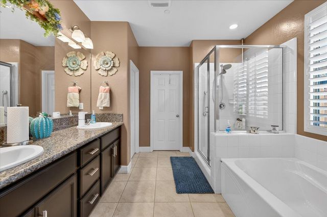 1056 Lindsay Lane, Clovis, CA 93619