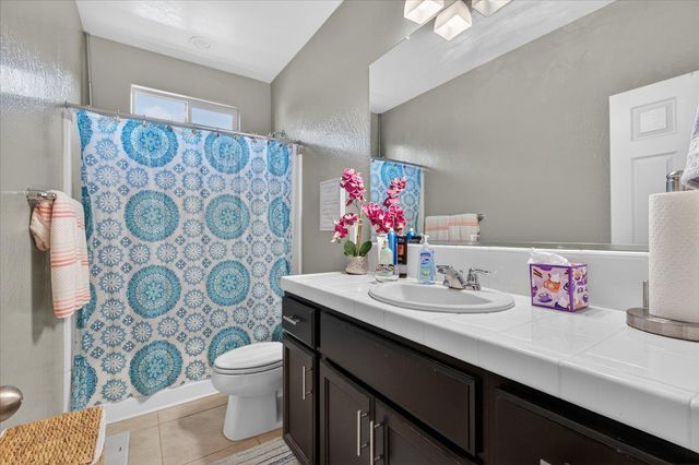 1056 Lindsay Lane, Clovis, CA 93619