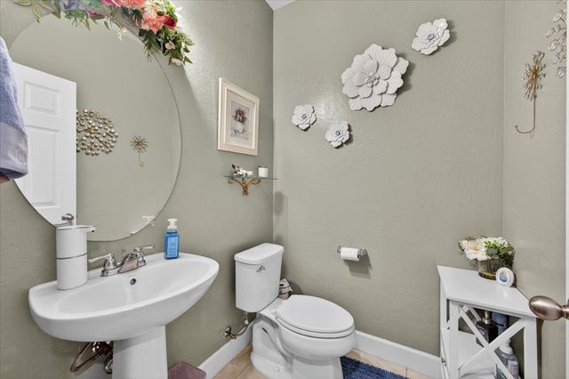 1056 Lindsay Lane, Clovis, CA 93619
