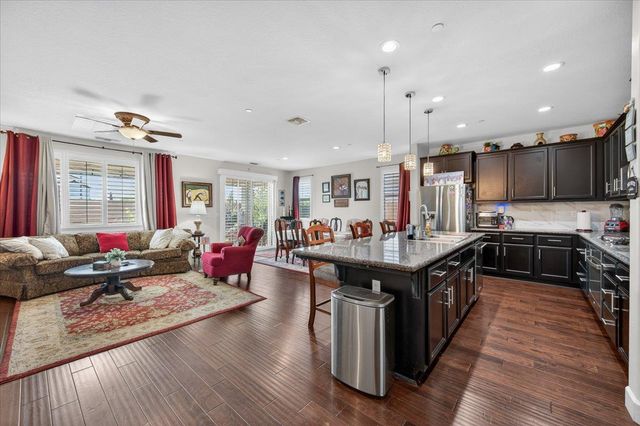 1056 Lindsay Lane, Clovis, CA 93619