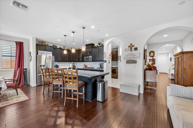 1056 Lindsay Lane, Clovis, CA 93619