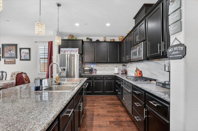 1056 Lindsay Lane, Clovis, CA 93619