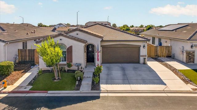 1056 Lindsay Lane, Clovis, CA 93619