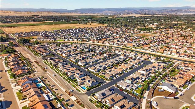 1056 Lindsay Lane, Clovis, CA 93619
