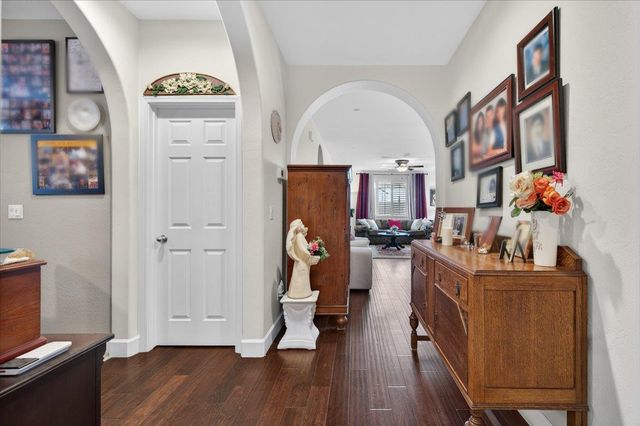 1056 Lindsay Lane, Clovis, CA 93619