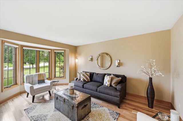 9743 Wellington Lane, Woodbury, MN 55125
