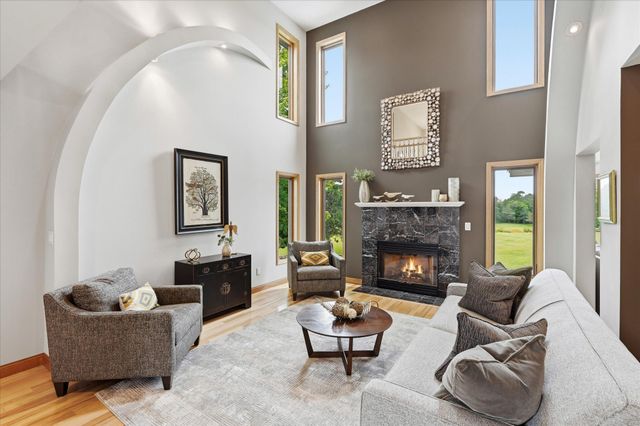 9743 Wellington Lane, Woodbury, MN 55125