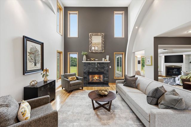 9743 Wellington Lane, Woodbury, MN 55125