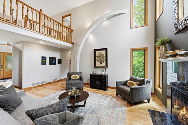 9743 Wellington Lane, Woodbury, MN 55125
