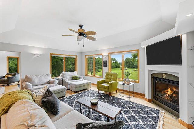 9743 Wellington Lane, Woodbury, MN 55125
