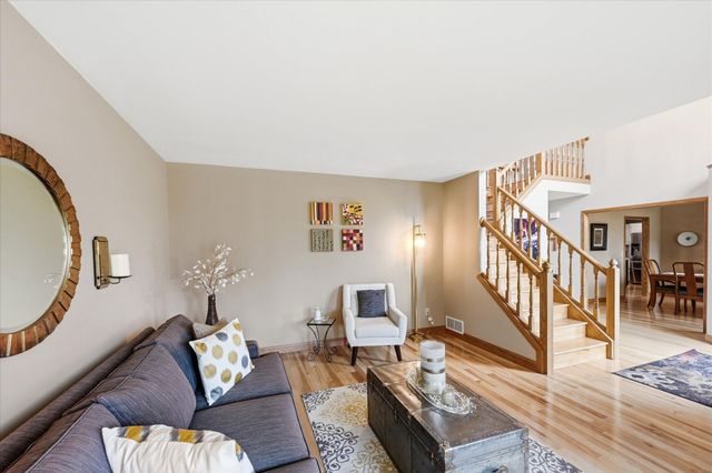 9743 Wellington Lane, Woodbury, MN 55125