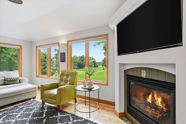 9743 Wellington Lane, Woodbury, MN 55125