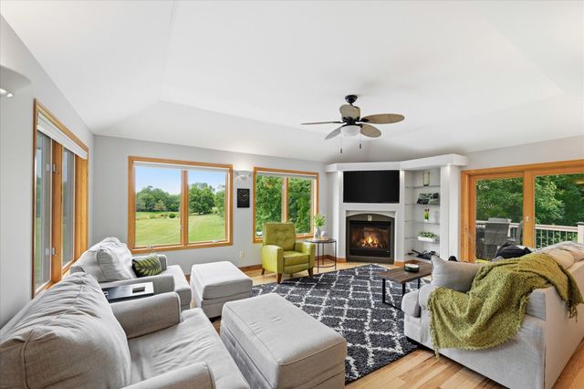 9743 Wellington Lane, Woodbury, MN 55125