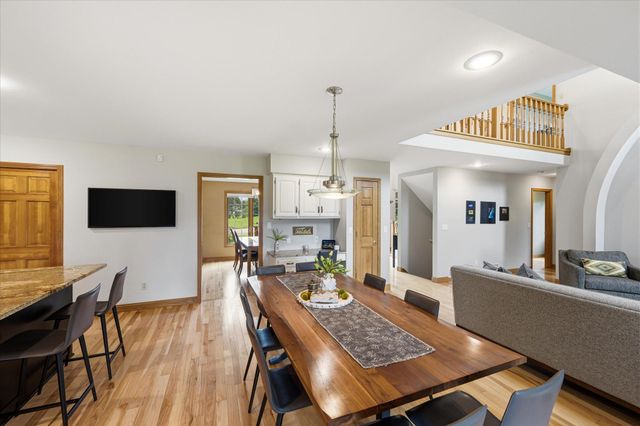 9743 Wellington Lane, Woodbury, MN 55125