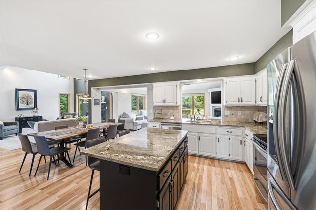 9743 Wellington Lane, Woodbury, MN 55125