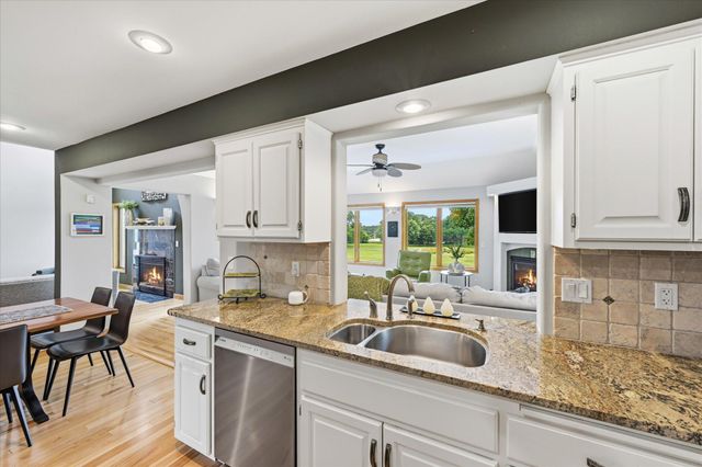 9743 Wellington Lane, Woodbury, MN 55125