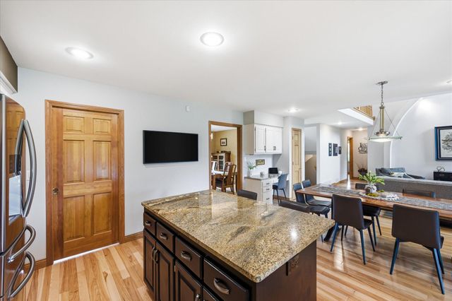 9743 Wellington Lane, Woodbury, MN 55125