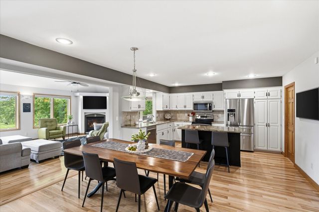 9743 Wellington Lane, Woodbury, MN 55125