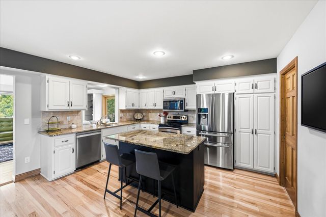 9743 Wellington Lane, Woodbury, MN 55125