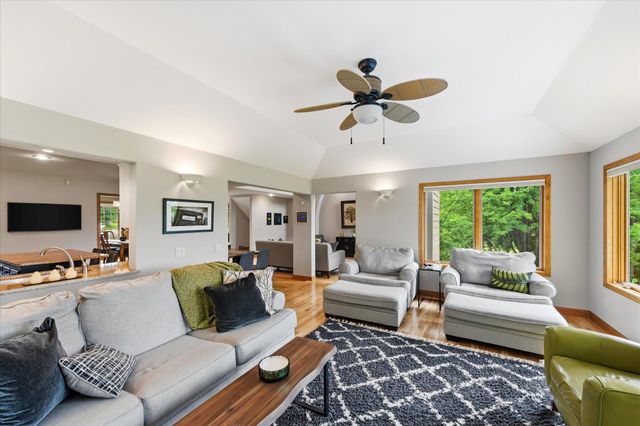9743 Wellington Lane, Woodbury, MN 55125