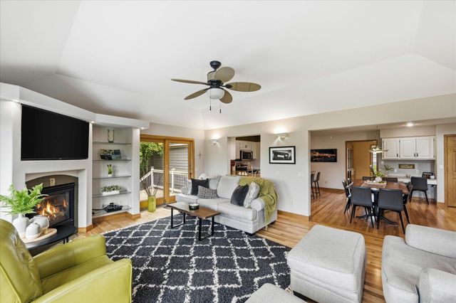9743 Wellington Lane, Woodbury, MN 55125