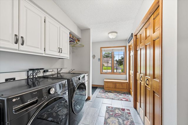 9743 Wellington Lane, Woodbury, MN 55125