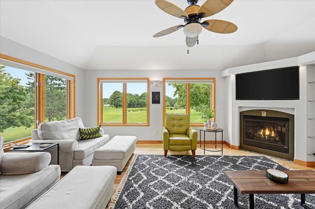 9743 Wellington Lane, Woodbury, MN 55125